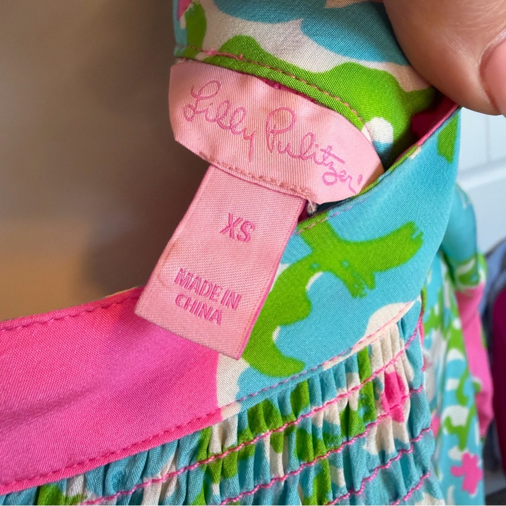 Lilly Pulitzer Elsa Silk in a Delicacy Floral Pink, Blue and Green Top size xs - Picture 14 of 14